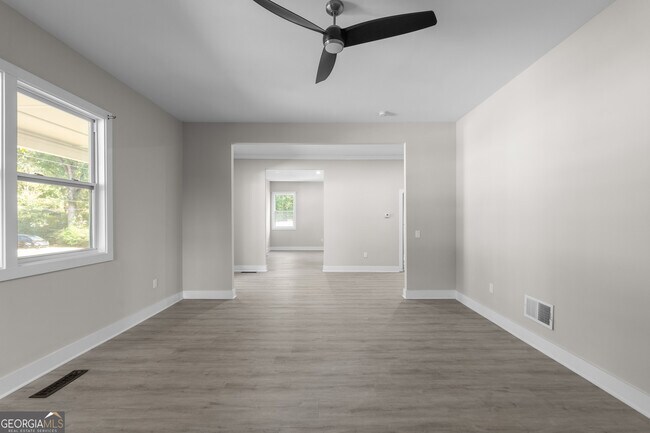 Building Photo - 1331 Diamond Ave SE