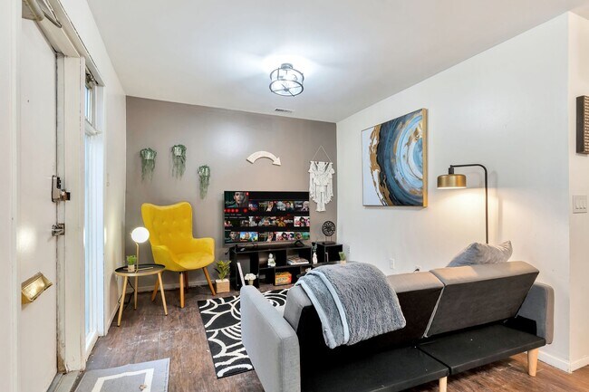 Building Photo - MARGO MANOR-1270