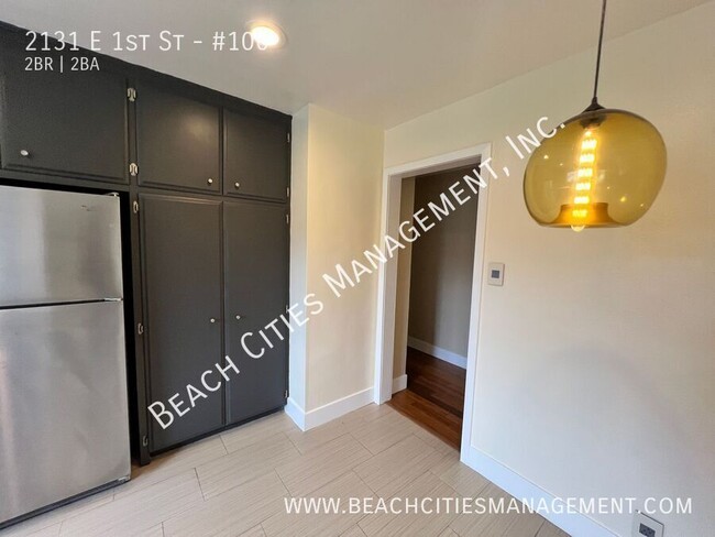 Building Photo - Condo located One Block from the Beach wit...