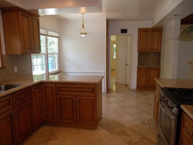 Building Photo - 3751 Stone Canyon Ave