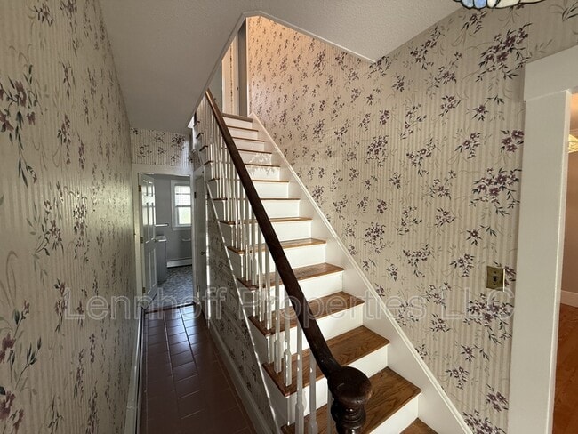 Building Photo - 20 Hall Ave