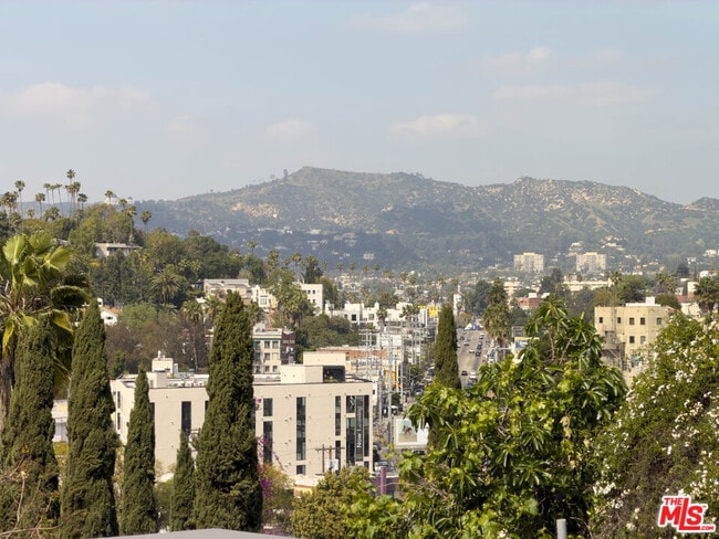 Building Photo - 845 N La Fayette Park Pl