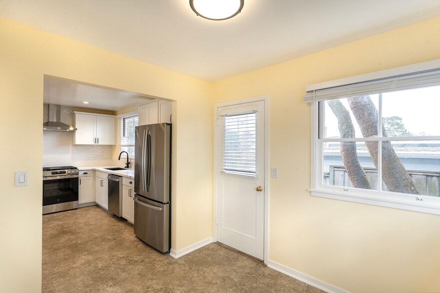 Building Photo - 230 Gibson Ave