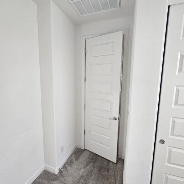 Building Photo - 1660 W Paseo Way