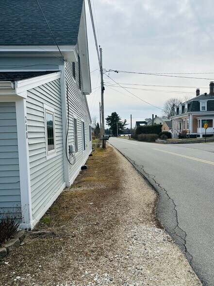 Building Photo - 288 Pleasant St