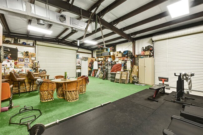 Building Photo - 2302 Hoskins Dr