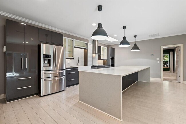 Building Photo - 5703 Eagle Cliff