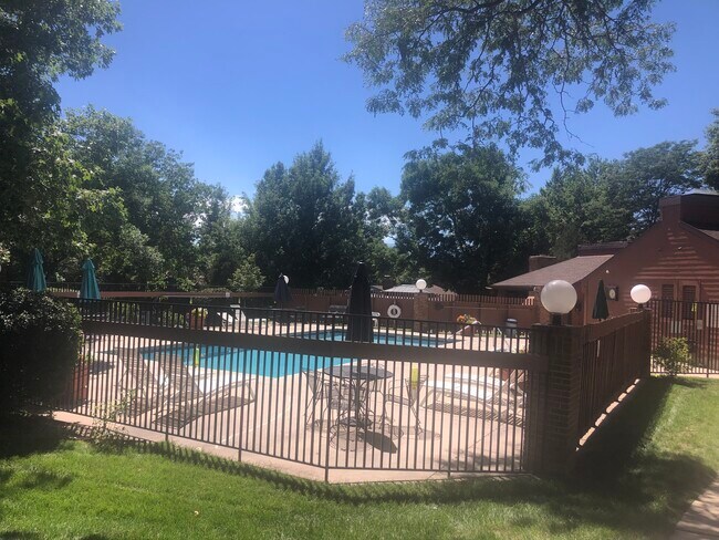 Outside pool and hottub - 5034 Sunsuite Trl