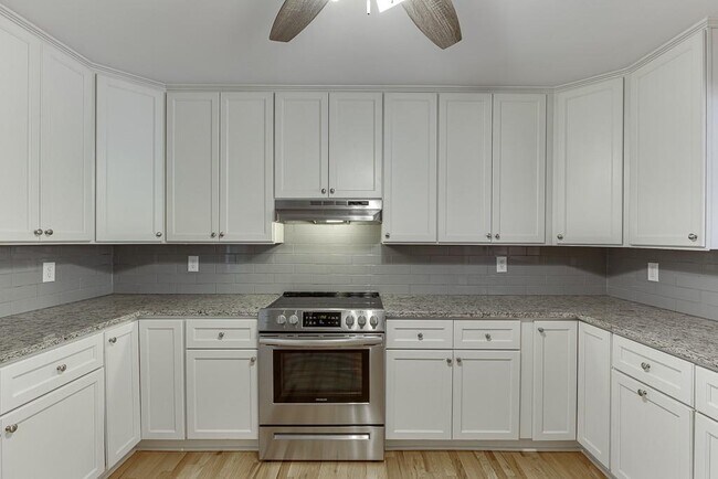 Building Photo - 1813 Rambling Woods Dr NW