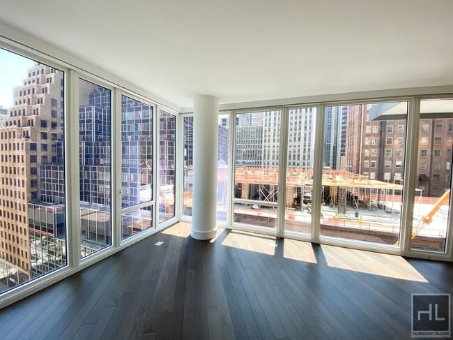 Building Photo - 222 E 44th St