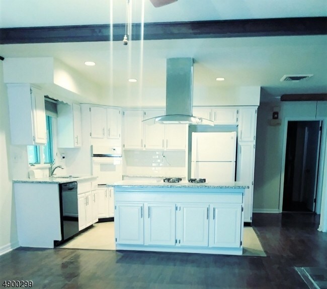 Building Photo - 245 Pompton Ave