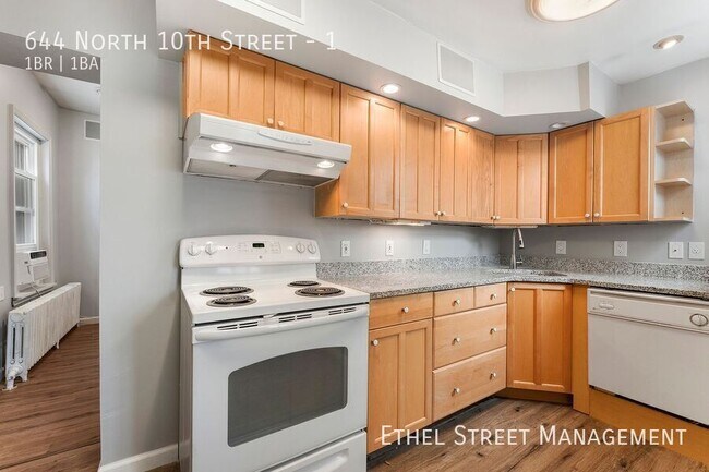 Building Photo - 644 N 10th St