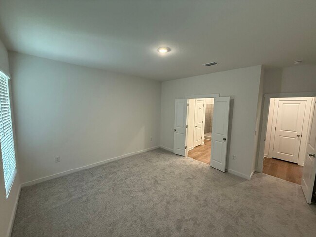 Building Photo - Free Wi-Fi for the first year! 4 Bed/2 Bat...