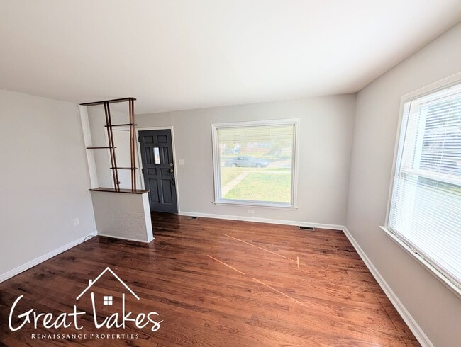 Building Photo - Cozy 2 Bedroom 1 Bathroom now available fo...