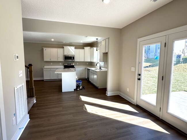 Building Photo - 3212 Song Sparrow Dr