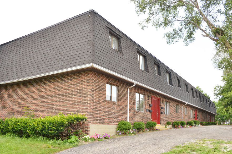 Exterior - Pine Ridge Apartments