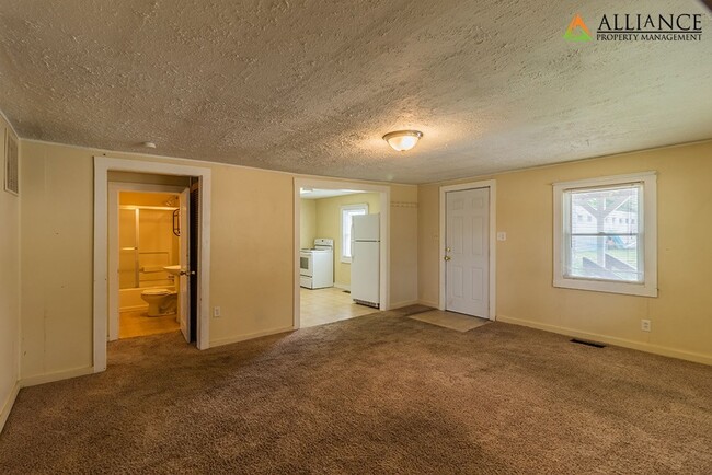 Building Photo - 360° VIRTUAL TOUR ~ Great Location off For...