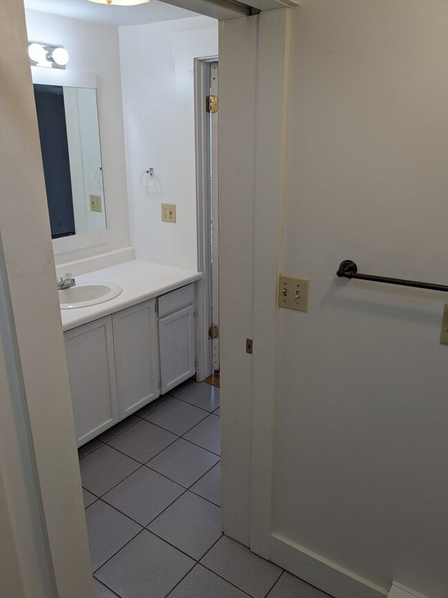 Building Photo - 3 Bed 2 Bath House Near Downtown Belgrade - Dogs Negotiable!