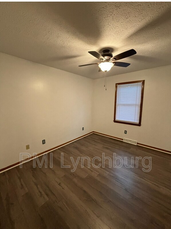 Building Photo - 107 Mountainview Dr