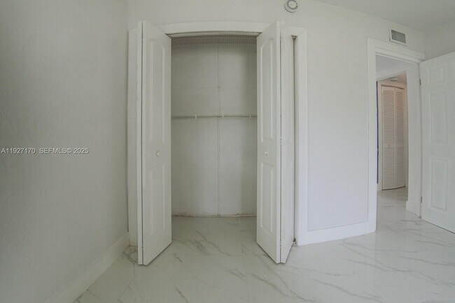 Building Photo - 14920 Garfield Dr