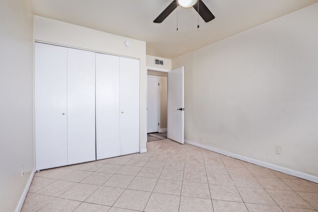 Building Photo - 4 Bedroom 2 Bathroom with Arizona Room in Tempe