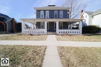 Building Photo - 304/306 S Guilford St