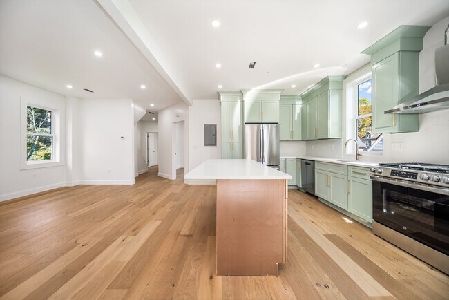 Primary Photo - 11 Knollin St