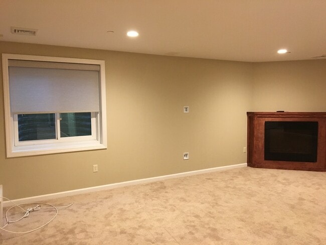 Building Photo - 3 Bedroom, 3 1/2 Bath Condo