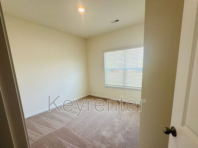 Building Photo - 313 Eclipse Ln