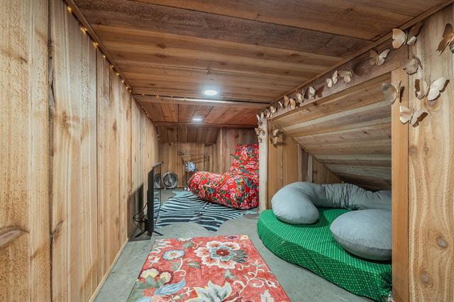 Building Photo - 3911 Gilbert Ave