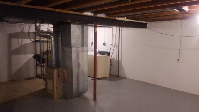 Building Photo - 1648 Burcham Dr