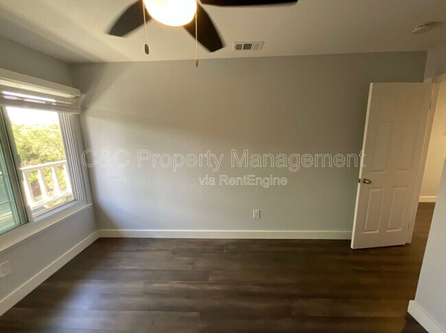 Building Photo - 915 Erie Cir