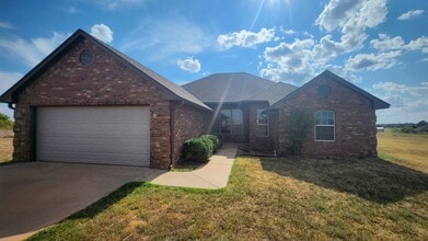 Building Photo - Country Home in Fletcher, OK