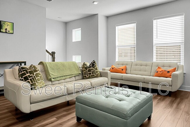 Building Photo - 4565 Mixson Ave
