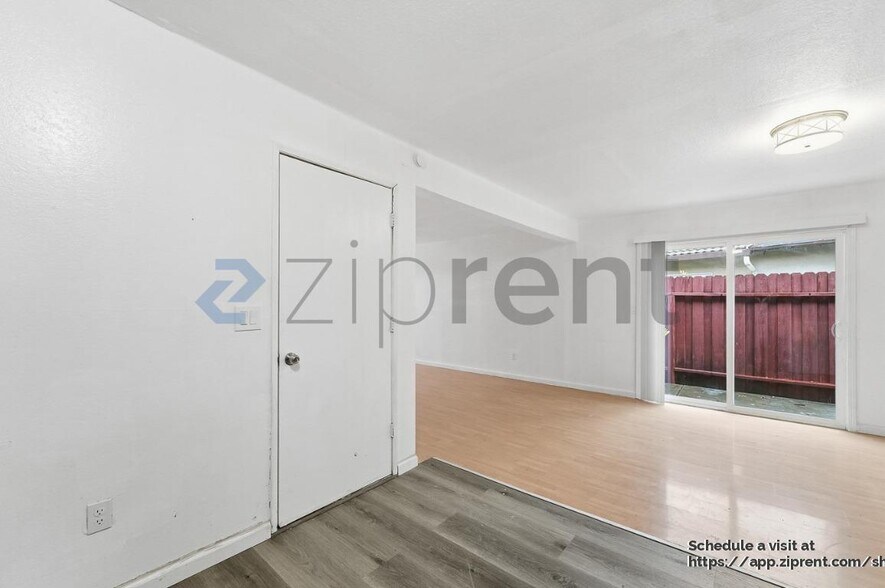 Building Photo - 1657 Knickerbocker Dr