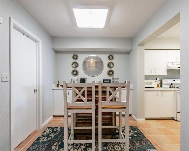 Building Photo - 6085 Bahia Del Mar Cir N