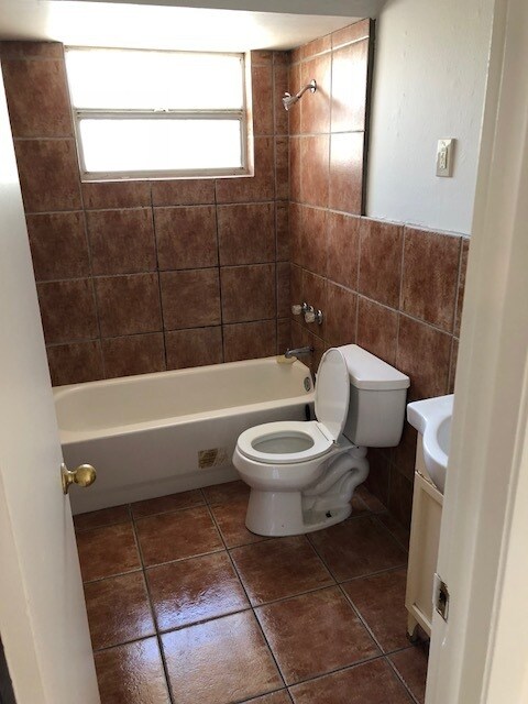 Building Photo - 3754 Desoto Ave