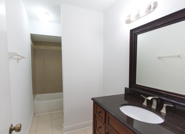 Building Photo - 4225 Turnberry Cir