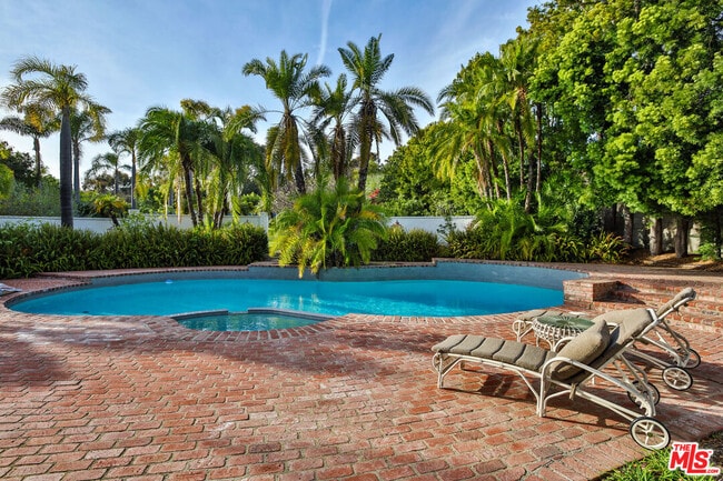 Building Photo - 29225 Cliffside Dr
