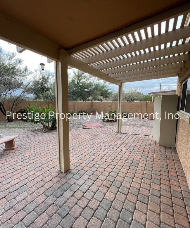 Building Photo - Large Sahuarita home in a cul-de-sac!