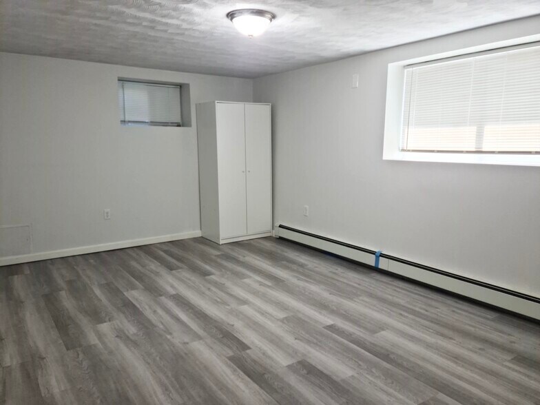 Building Photo - 61 Oakley Ln