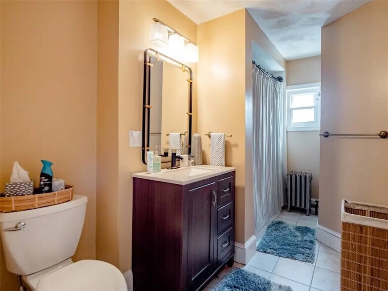 Building Photo - 14 Carleton St