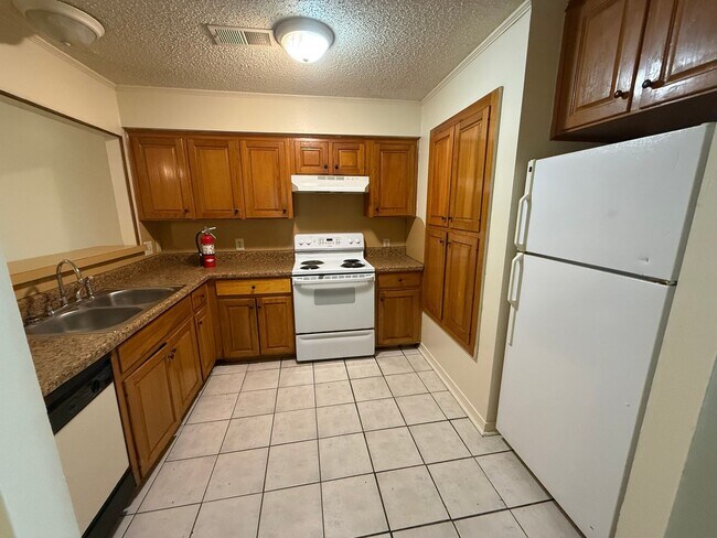 Building Photo - 8207 Bayou Fountain Ave