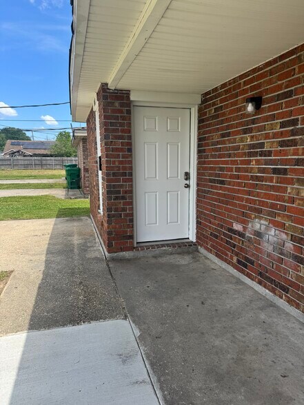 Building Photo - 708 24th St