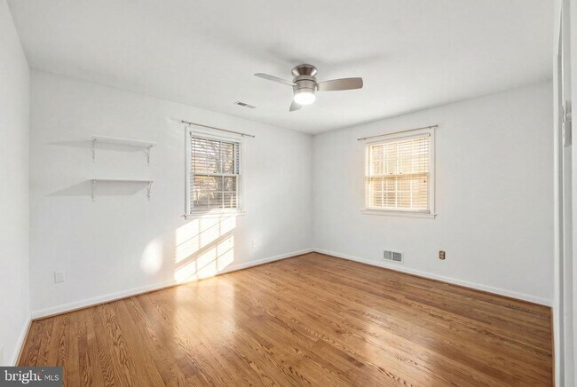 Building Photo - 808 Cottonwood Dr