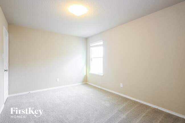 Building Photo - 2115 Emerald Edge