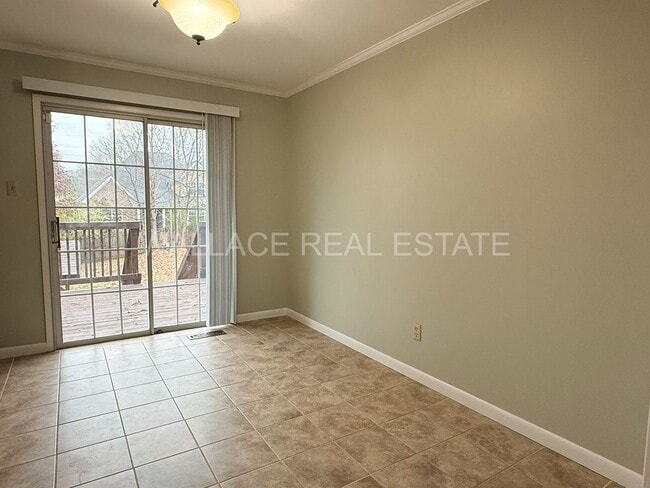 Building Photo - 4 BEDROOM, 3.5 BATHROOM HOME IN BEXHILL!