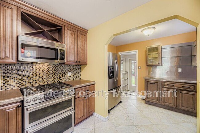 Building Photo - 6045 Marshall Ct