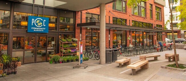 Building Photo - Greenlake Remodel - 1 Bed / 1 Bath, In Unit Washer / Dryer