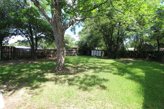 Building Photo - Updated 2 Bedroom Duplex in North Pensacol...